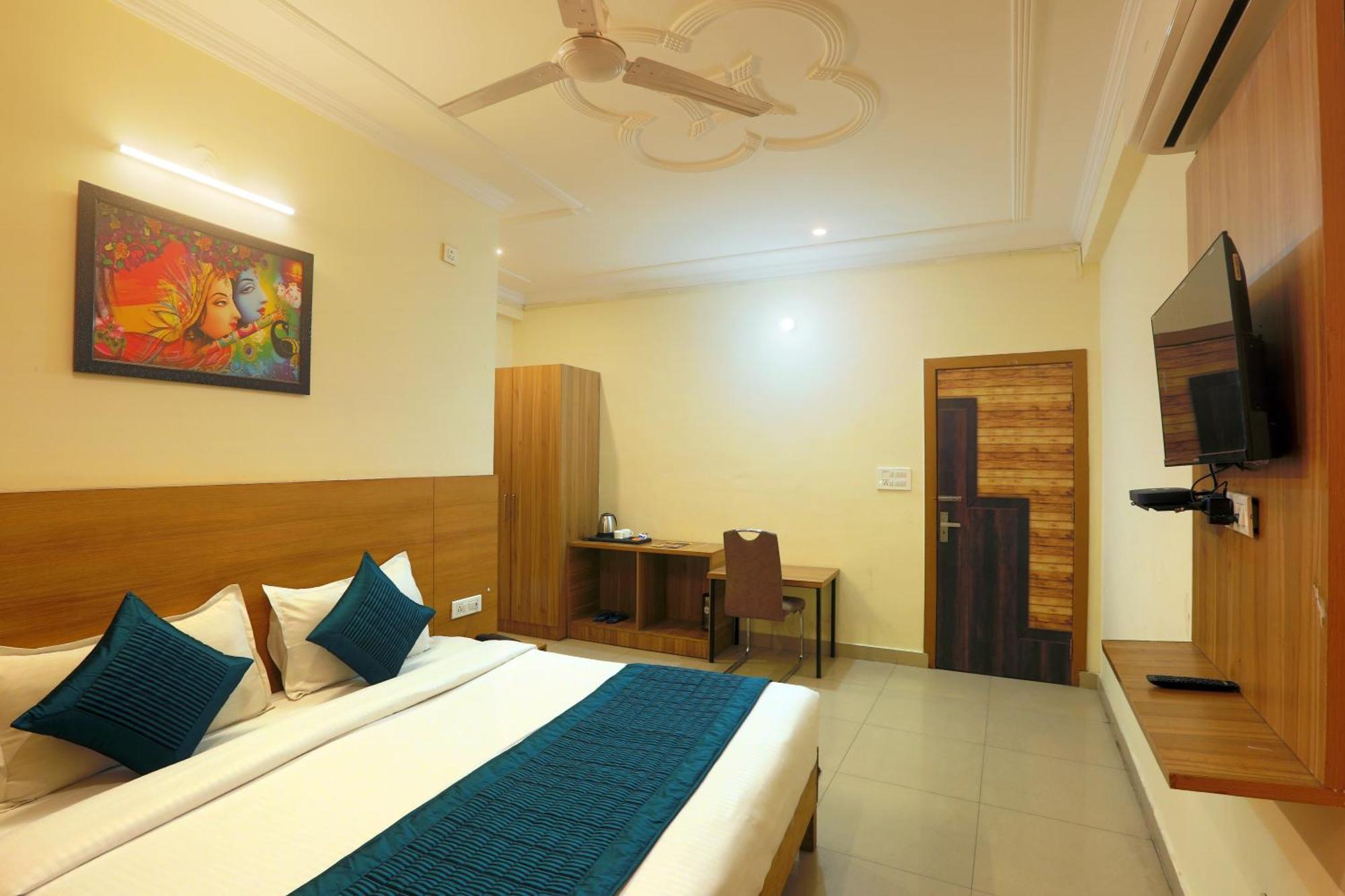 Hotel Lemon Suites & Banquet Noida Sector 62 Exterior photo
