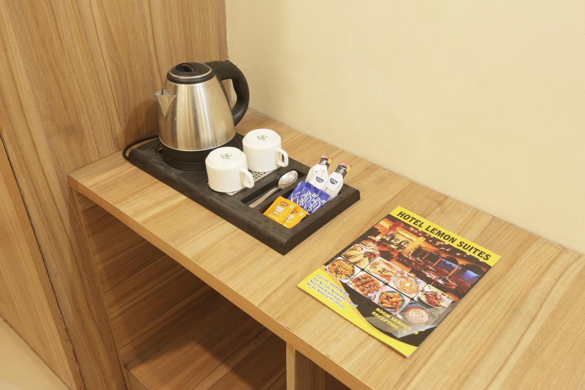 Hotel Lemon Suites & Banquet Noida Sector 62 Exterior photo