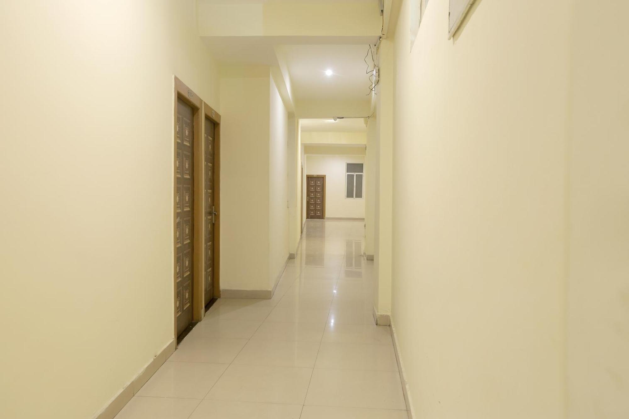 Hotel Lemon Suites & Banquet Noida Sector 62 Exterior photo
