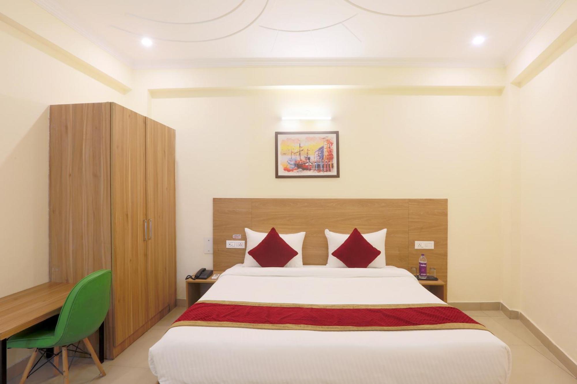 Hotel Lemon Suites & Banquet Noida Sector 62 Exterior photo