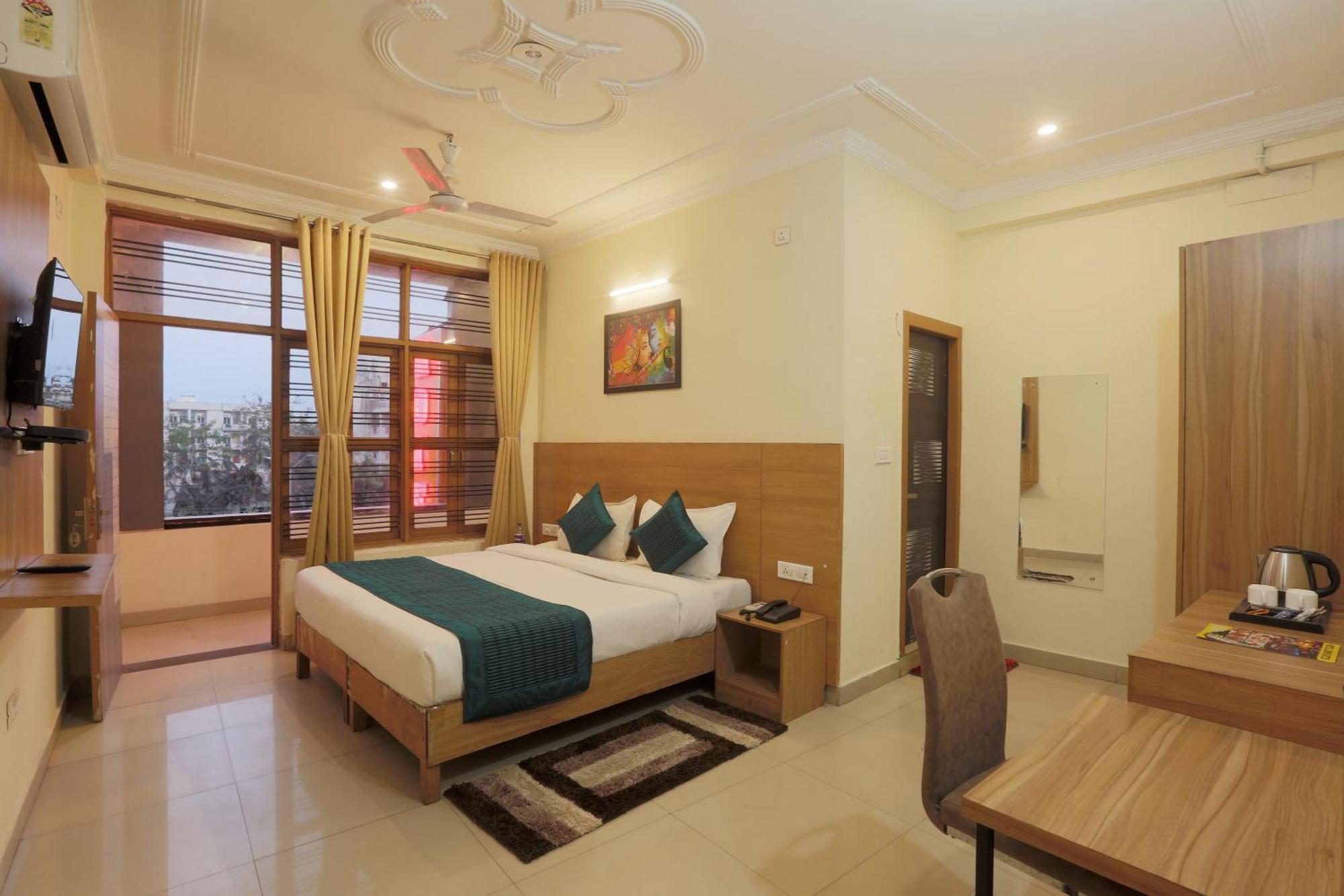 Hotel Lemon Suites & Banquet Noida Sector 62 Exterior photo