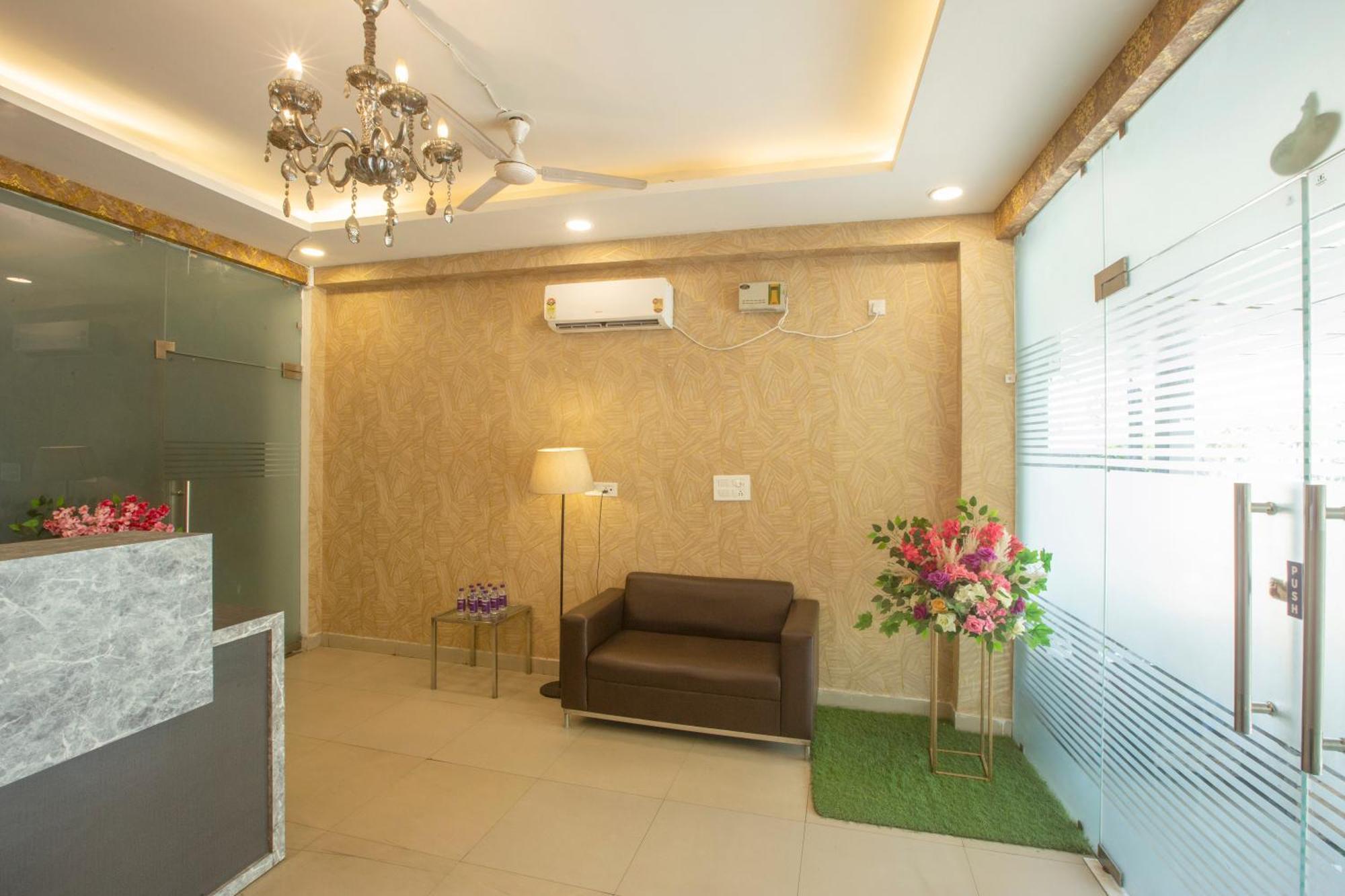 Hotel Lemon Suites & Banquet Noida Sector 62 Exterior photo